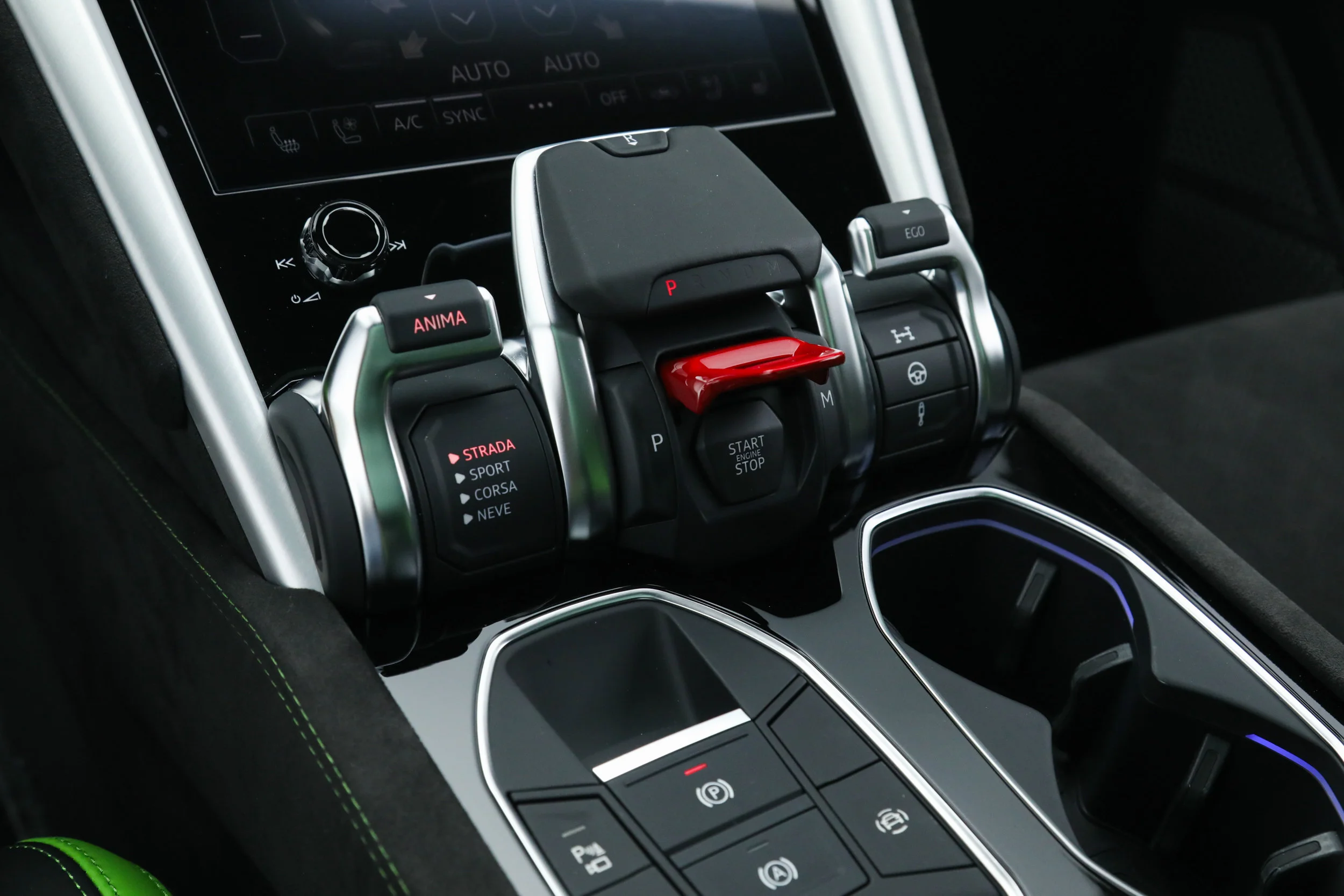 Used 2024 Green Lamborghini S image 32