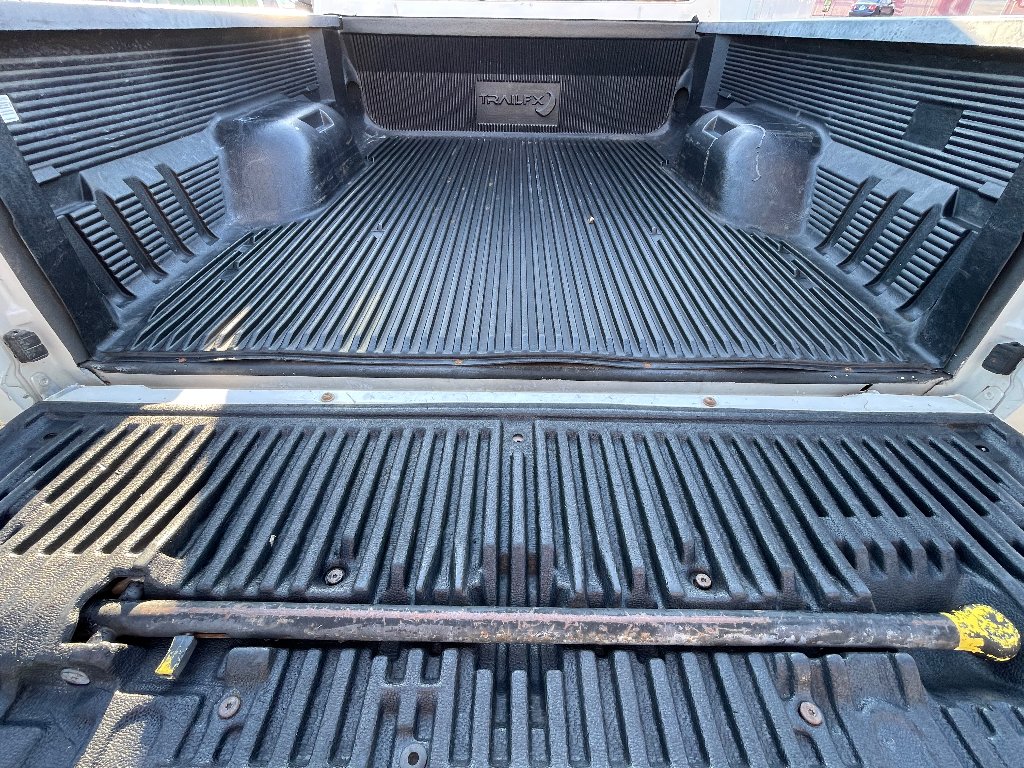 Used 2014 White Platinum Metallic Tri-Coat Ford Lariat image 24