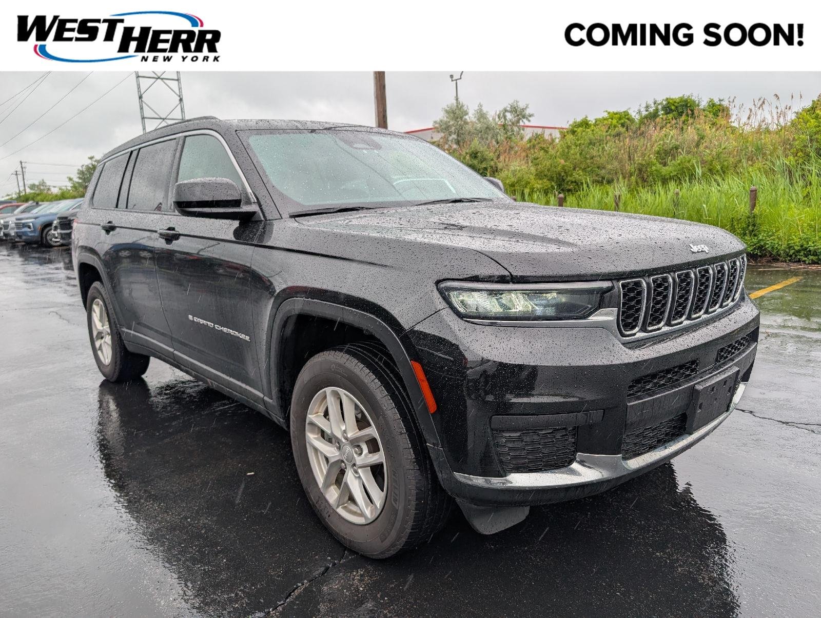 Used 2025 Diamond Black Crystal Pearlcoat Jeep Laredo X image 1