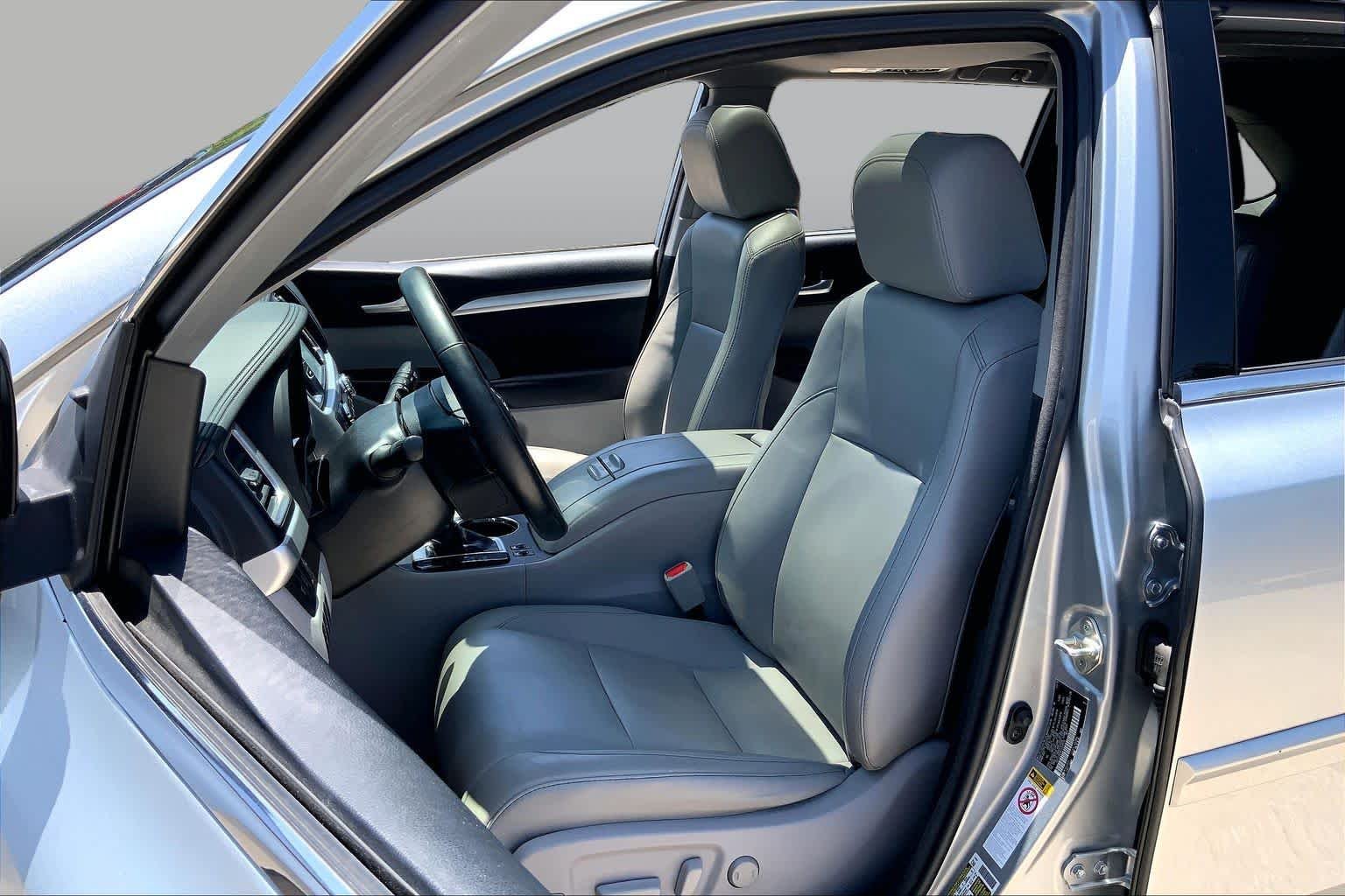 Used 2018 Celestial Silver Metallic Toyota XLE image 8