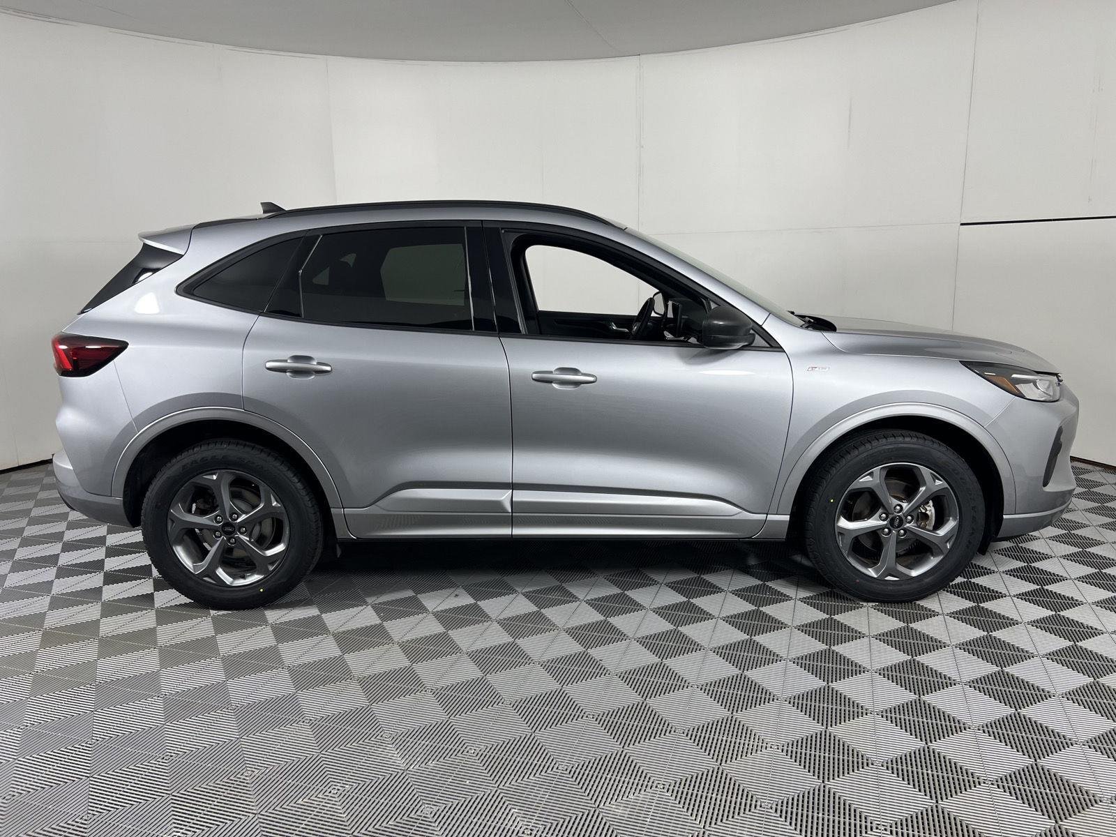 Used 2023 Iconic Silver Ford ST-Line image 13