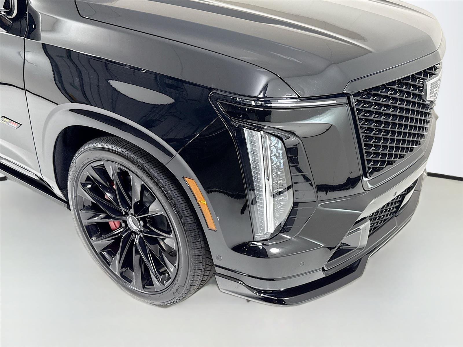 Used 2026 Black Raven Cadillac AWD V-Series | ONYX Pkg | Heated/Vented Seats image 39