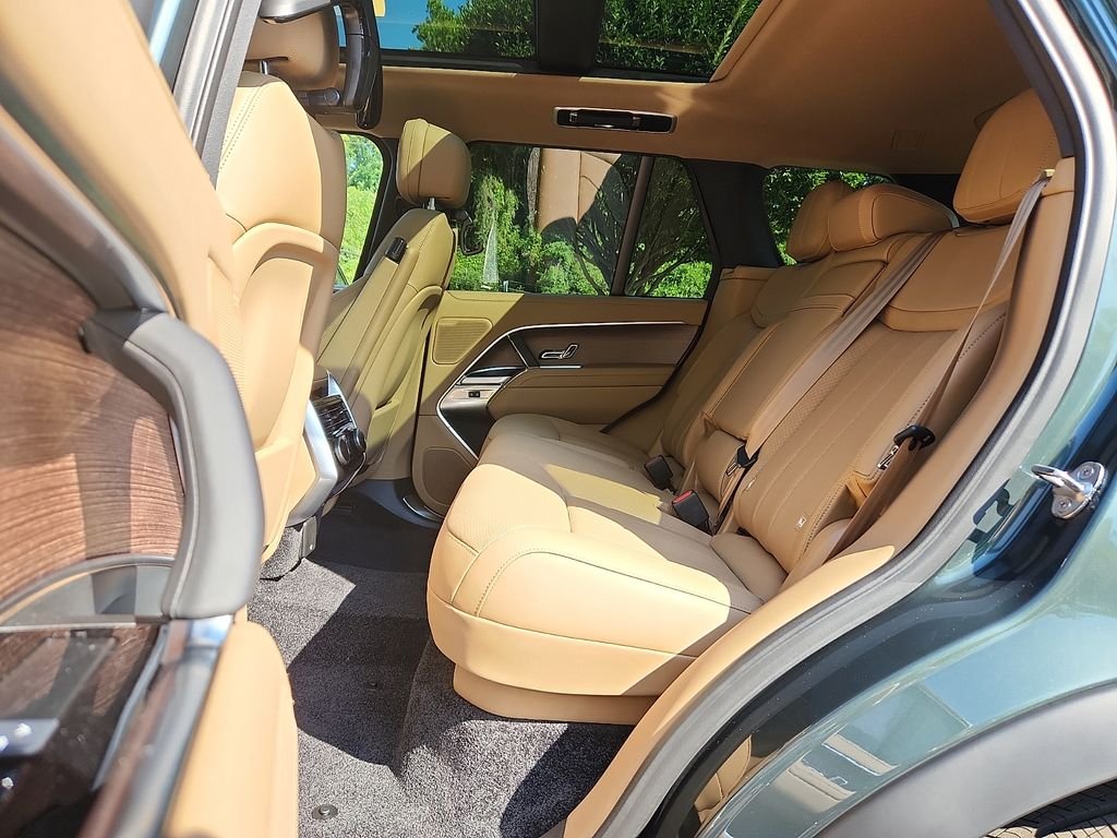 New 2026 Belgravia Green Land Rover SE image 5