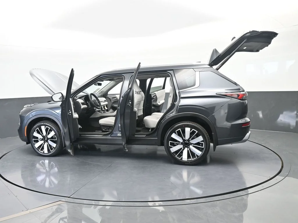 New 2026 Gray Mitsubishi SEL image 73