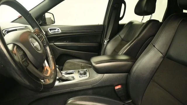 Used 2020 Silver Jeep Altitude image 24