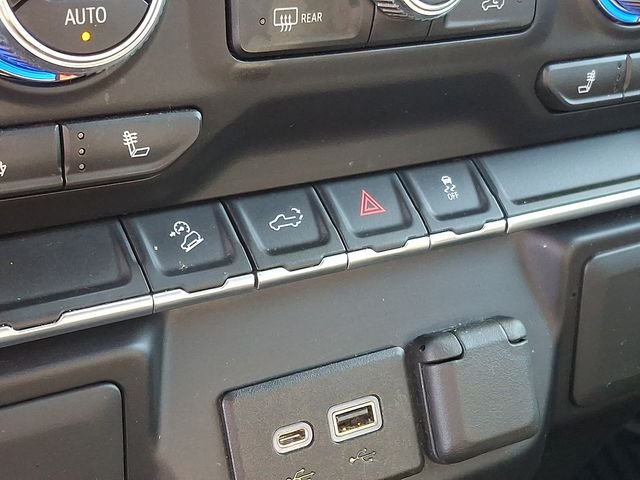 Used 2022 White GMC SLE image 22