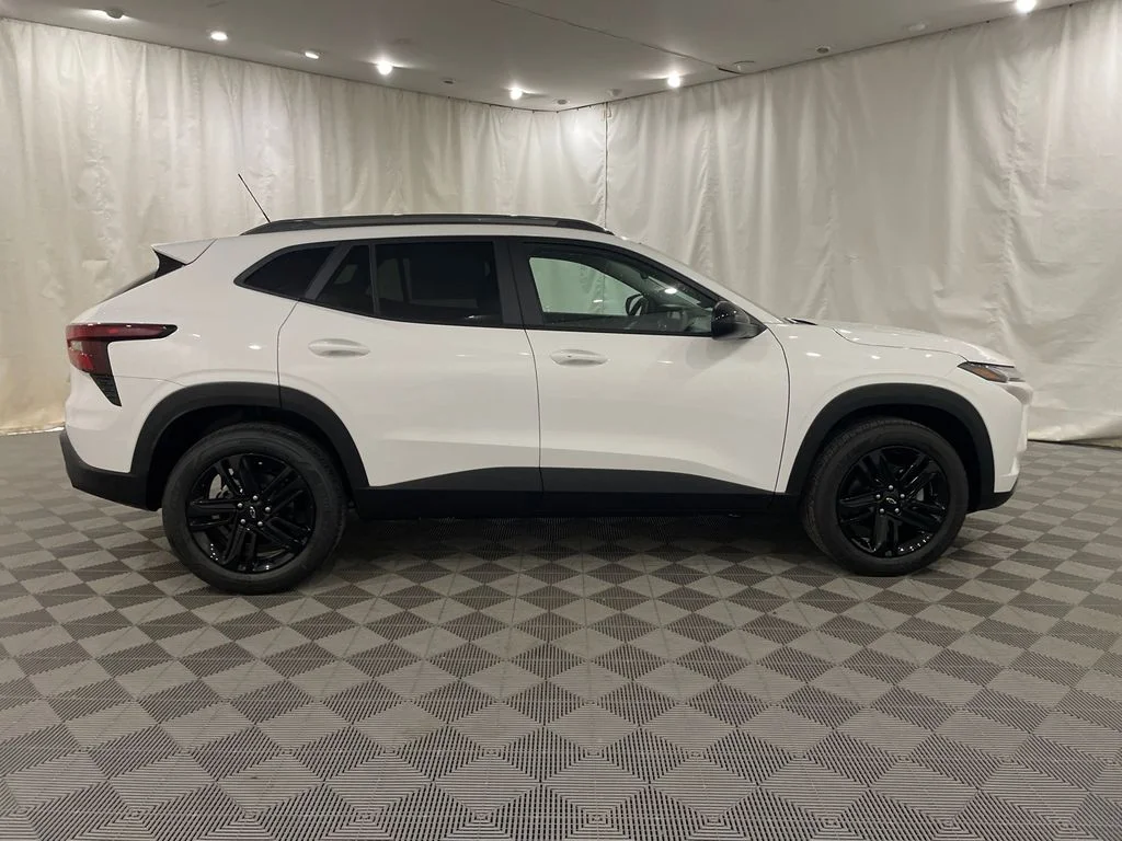 New 2026 Summit White Chevrolet ACTIV image 4