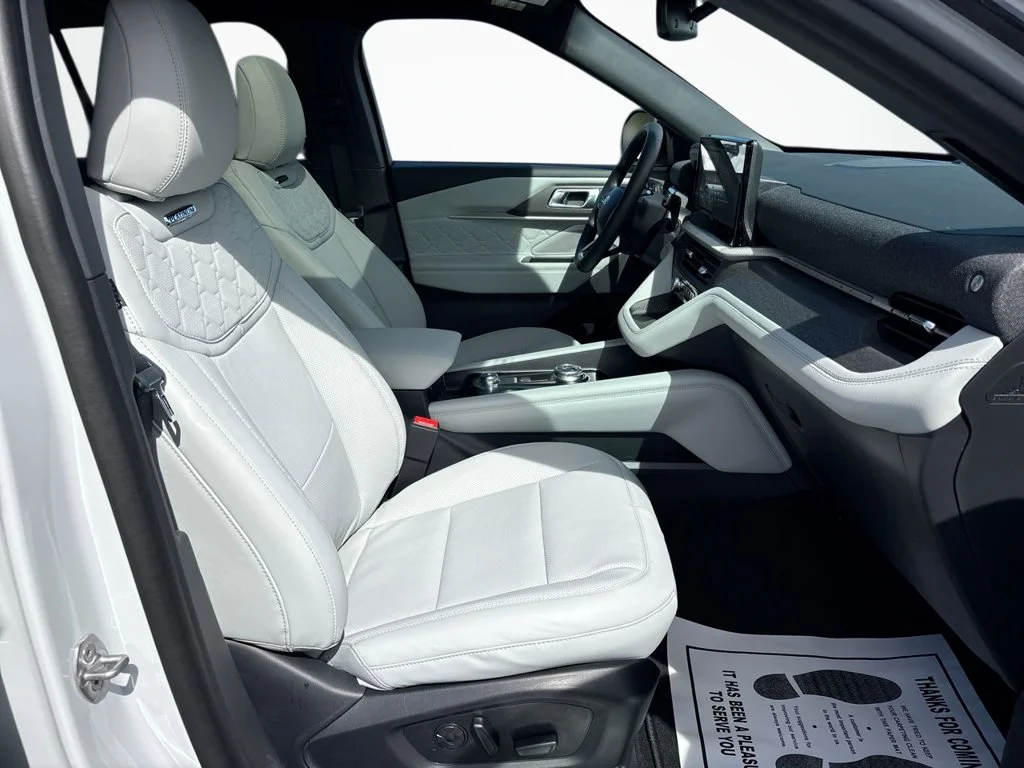 New 2027 Avalanche Gray Ford Platinum™ image 12