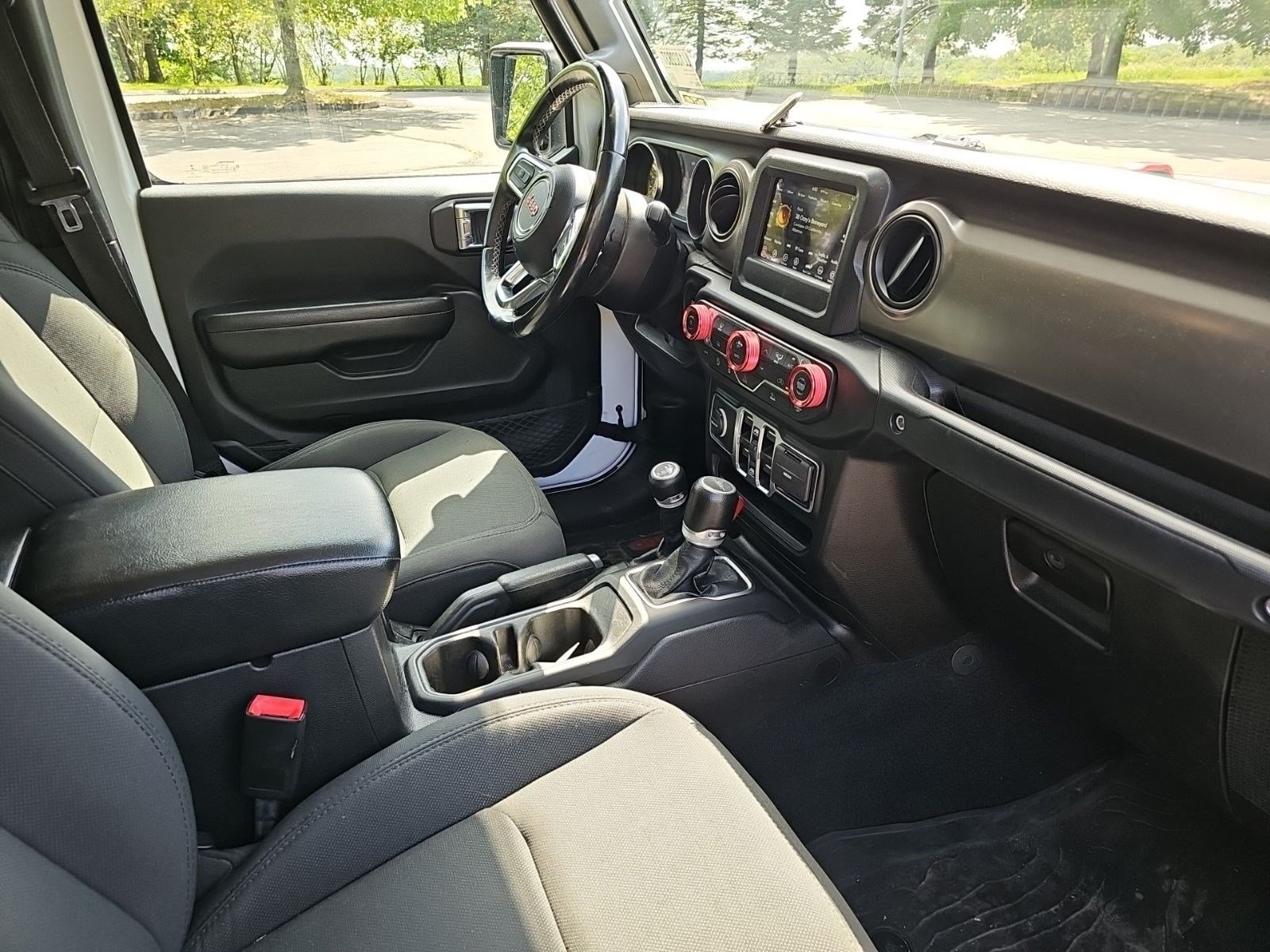 Used 2020 Bright White Clearcoat Jeep Sport S image 9