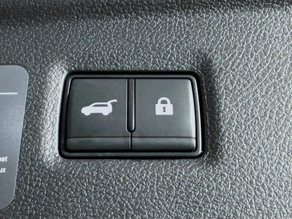 Certified Used 2023 White INFINITI LUXE image 35