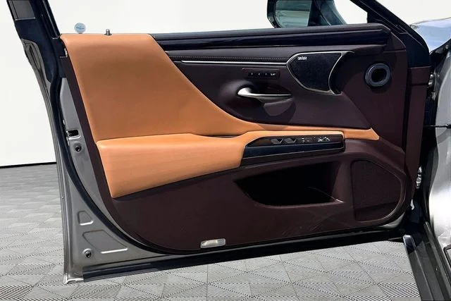 Used 2020 Silver Lexus 350 Luxury image 18