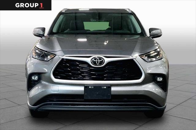 Certified Used 2025 PRECIOUS METAL Toyota  image 4
