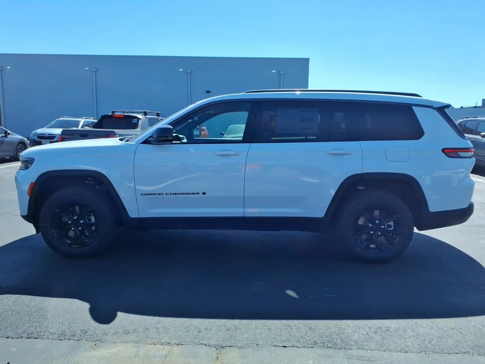 New 2026 Bright White Clear-Coat Exterior Paint Jeep Laredo image 3