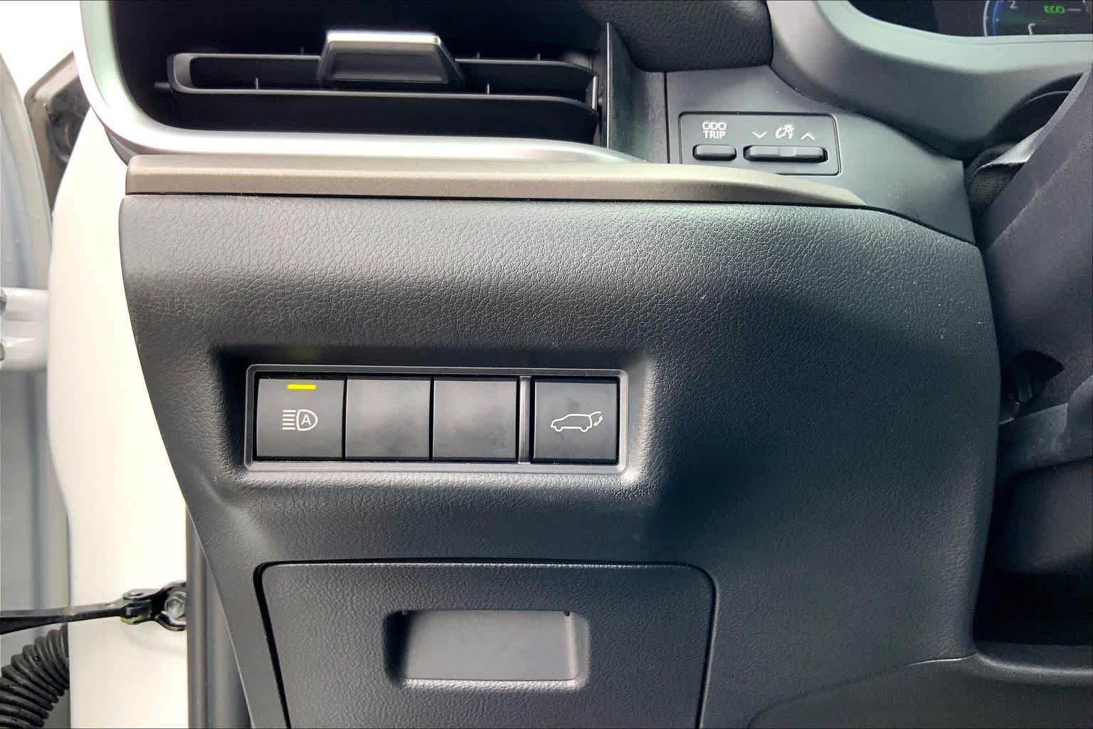 Used 2025 Wind Chill Pearl Toyota XLE image 33