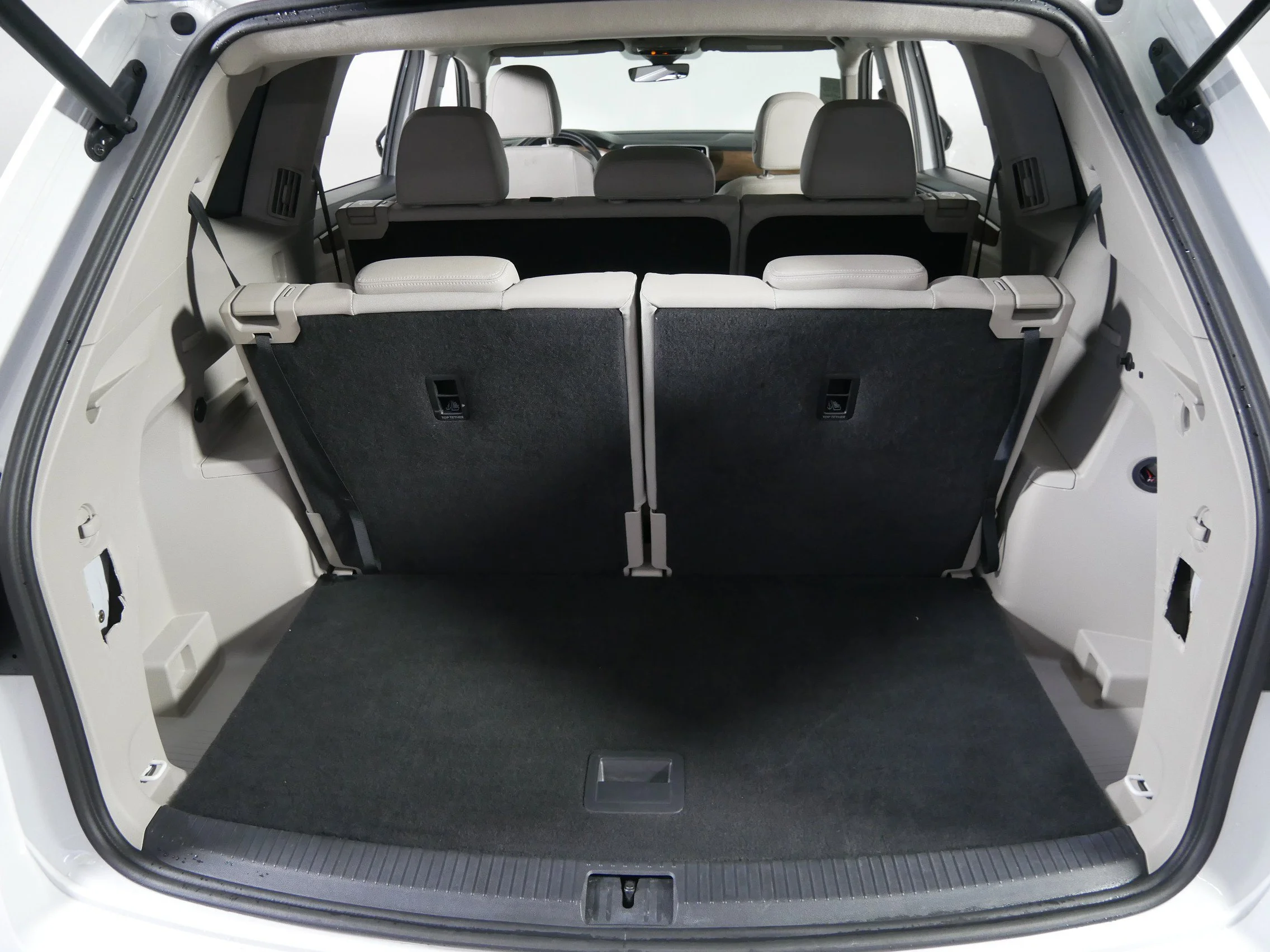 Used 2025 Pure White Volkswagen 2.0T SE image 18
