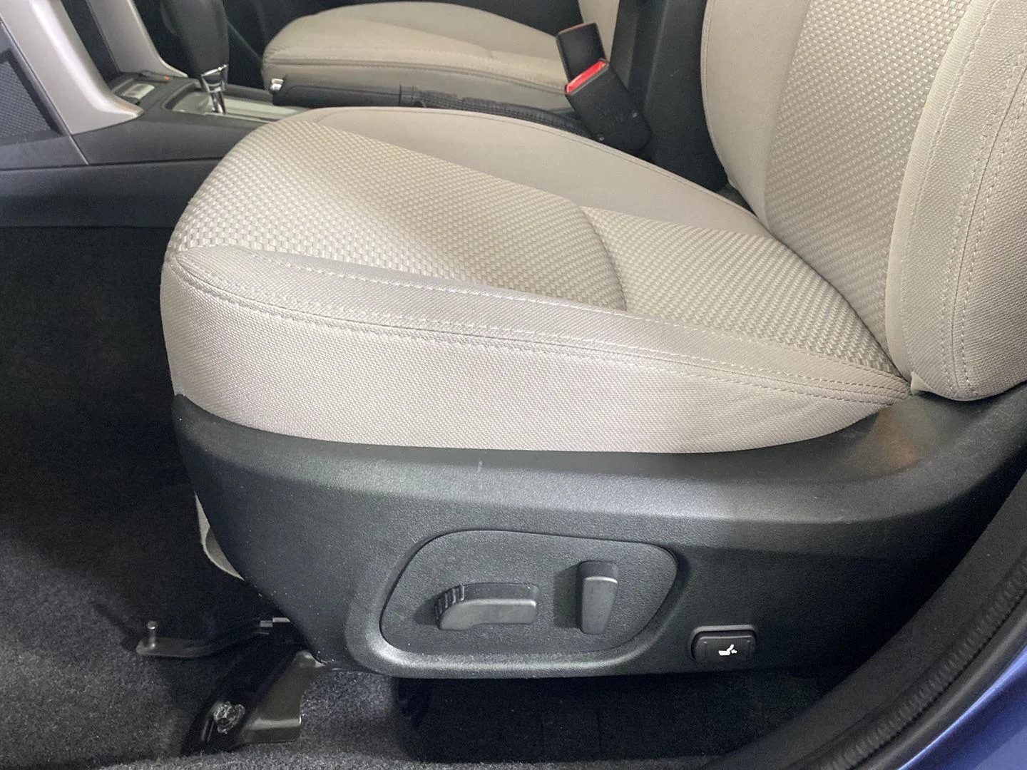 Used 2018 Quartz Blue Pearl Subaru Premium image 15