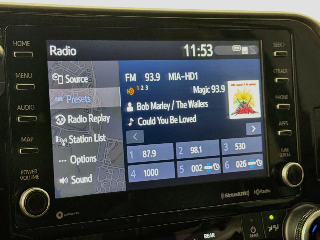 Used 2021  Toyota XLE image 15