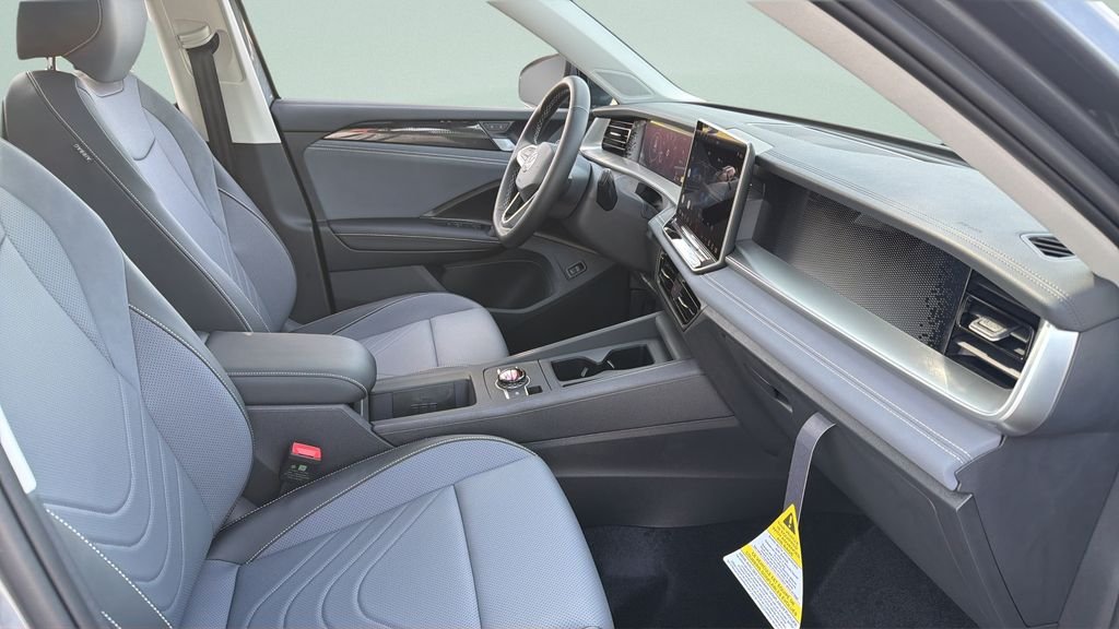 New 2026 Platinum Gray Metallic Volkswagen 2.0T SE image 31