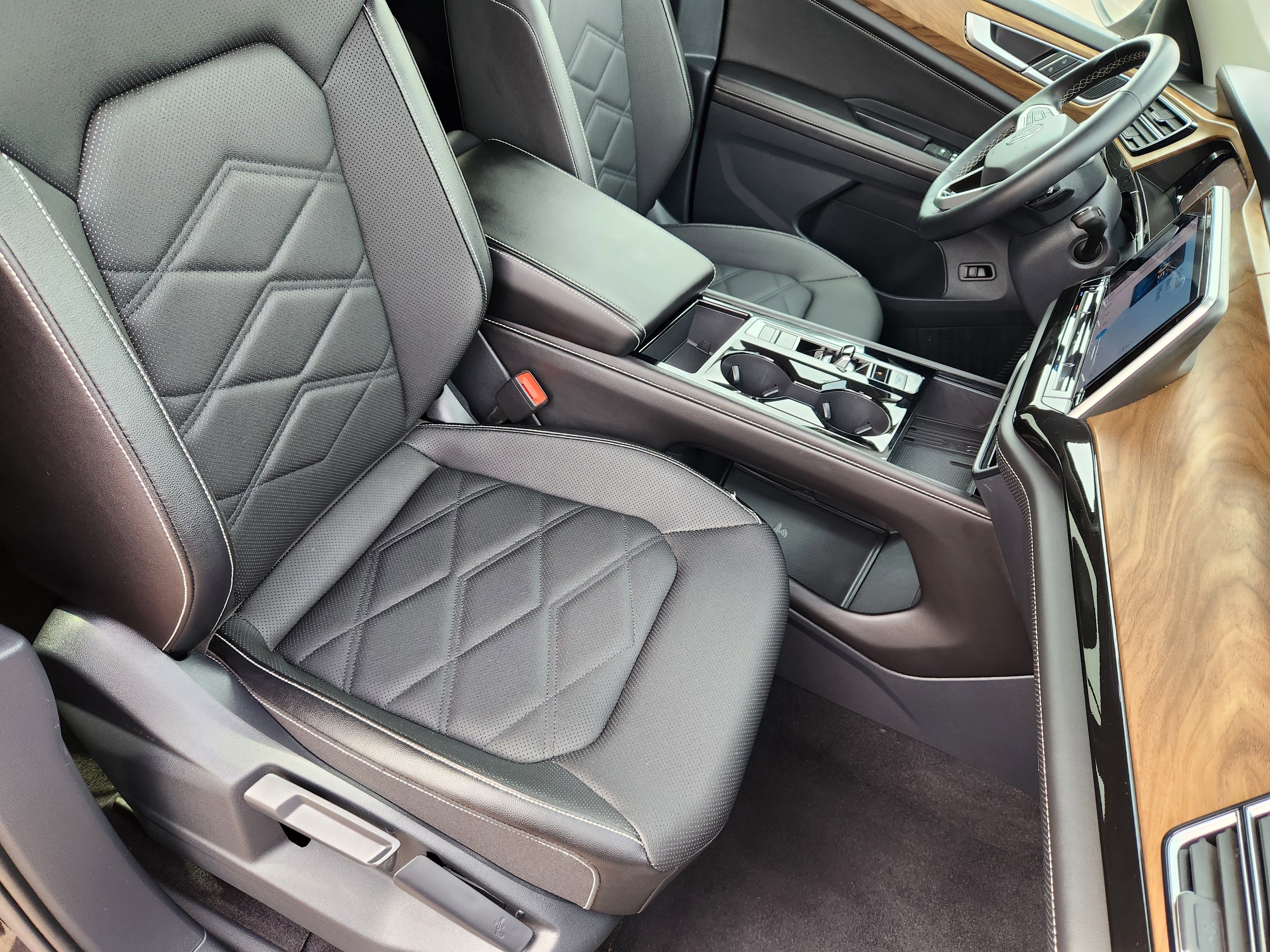 2025 Volkswagen Atlas SE w/Tech - Photo 11