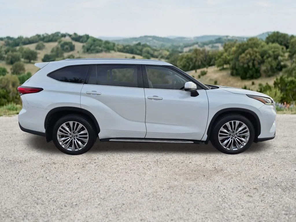 Used 2022  Toyota Platinum image 12