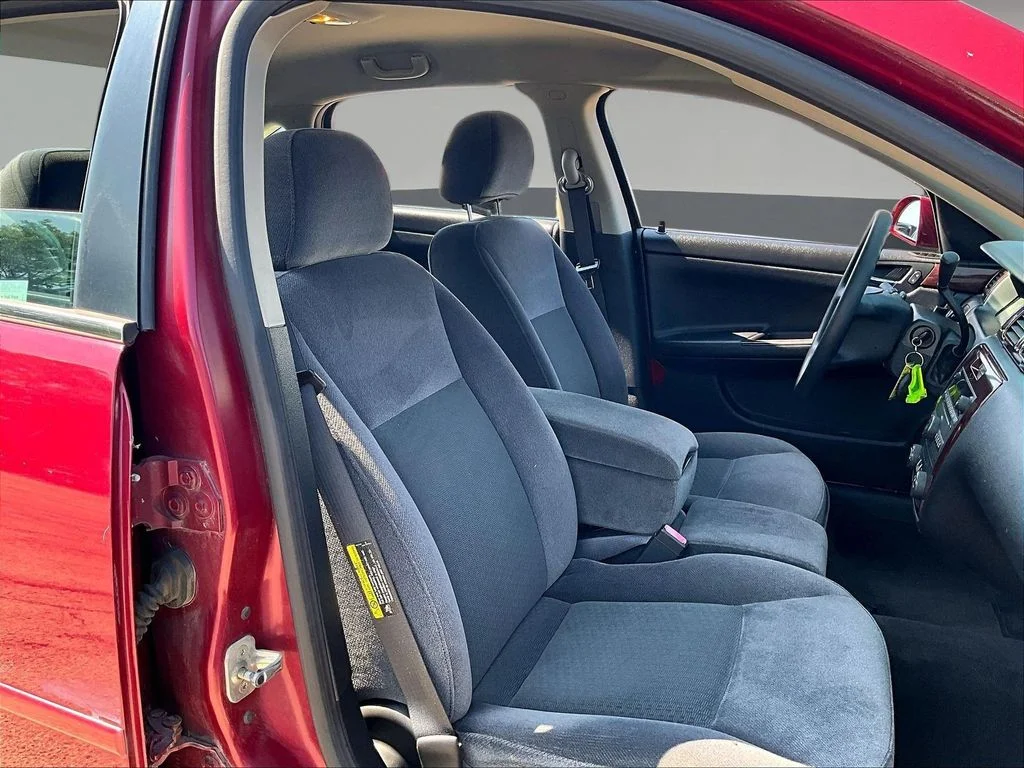 Used 2006 Red Chevrolet LT image 28