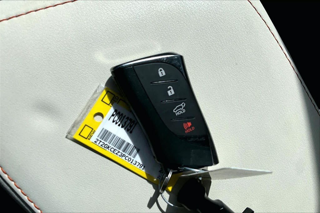 Used 2023 Green Lexus 350h Premium image 15
