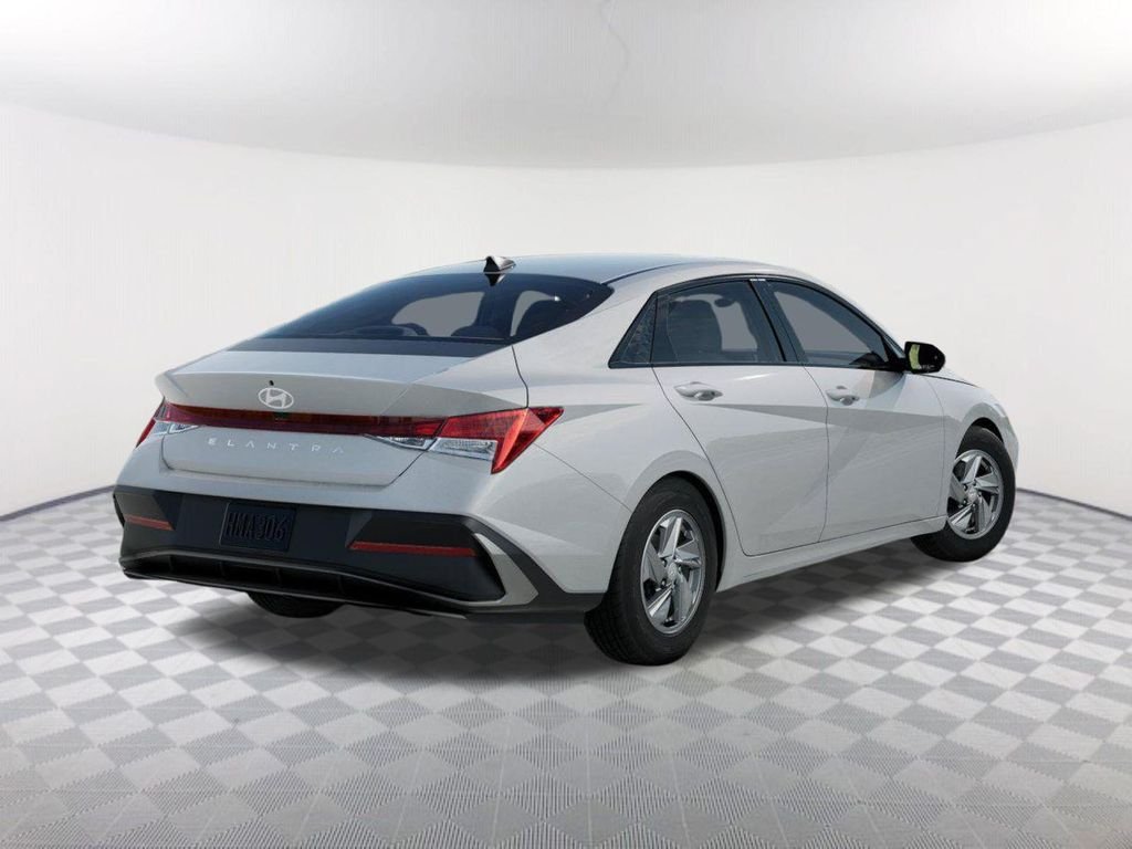 New 2026 White Hyundai SE image 4