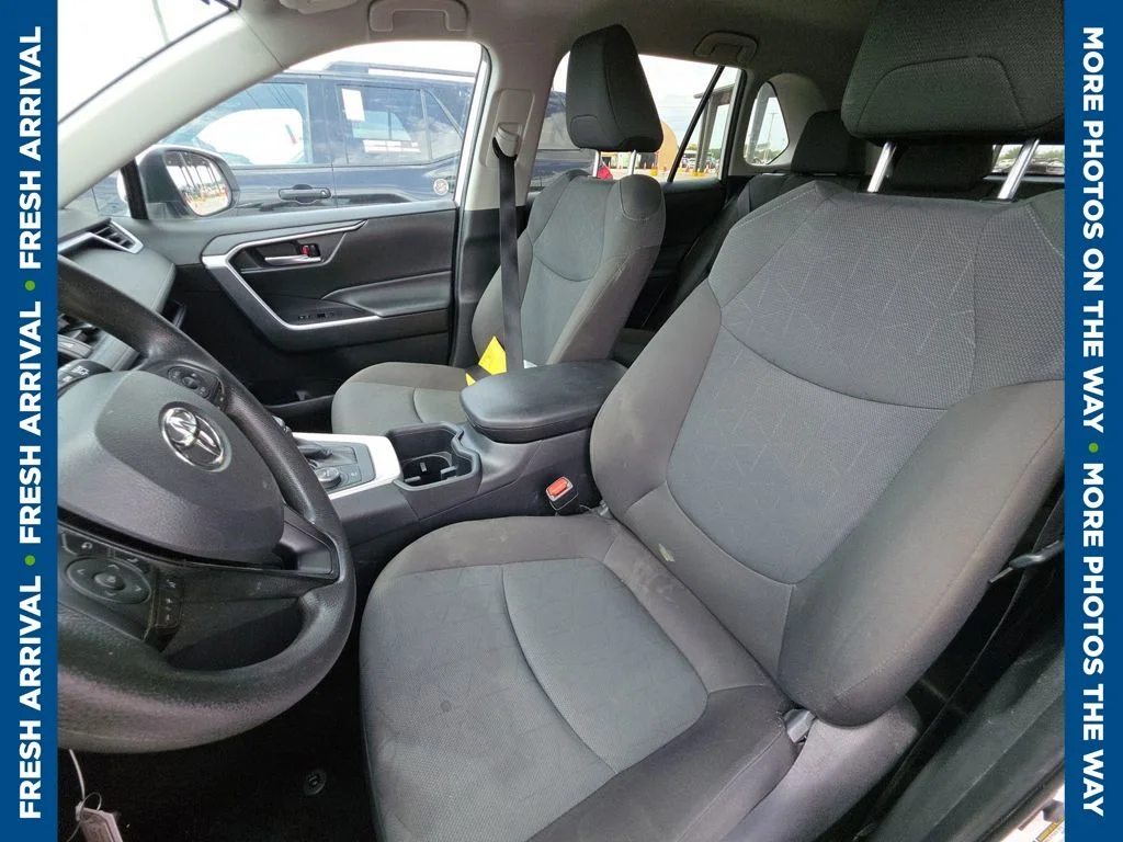 Used 2025 White Toyota XLE image 6