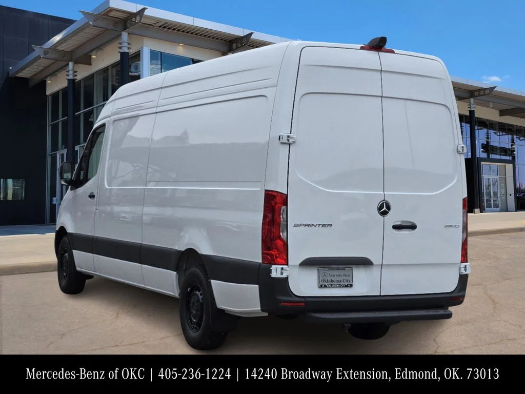 Used 2025 White Mercedes-Benz Cargo 170 WB image 4