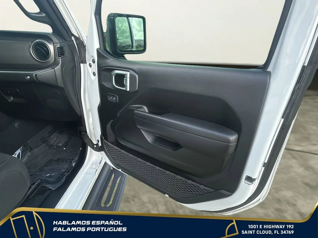 Used 2022  Jeep Willys image 34
