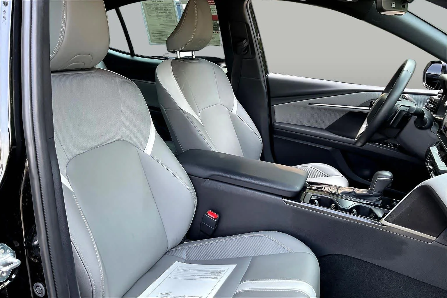 Used 2025 Midnight Black Metallic Toyota SE image 9