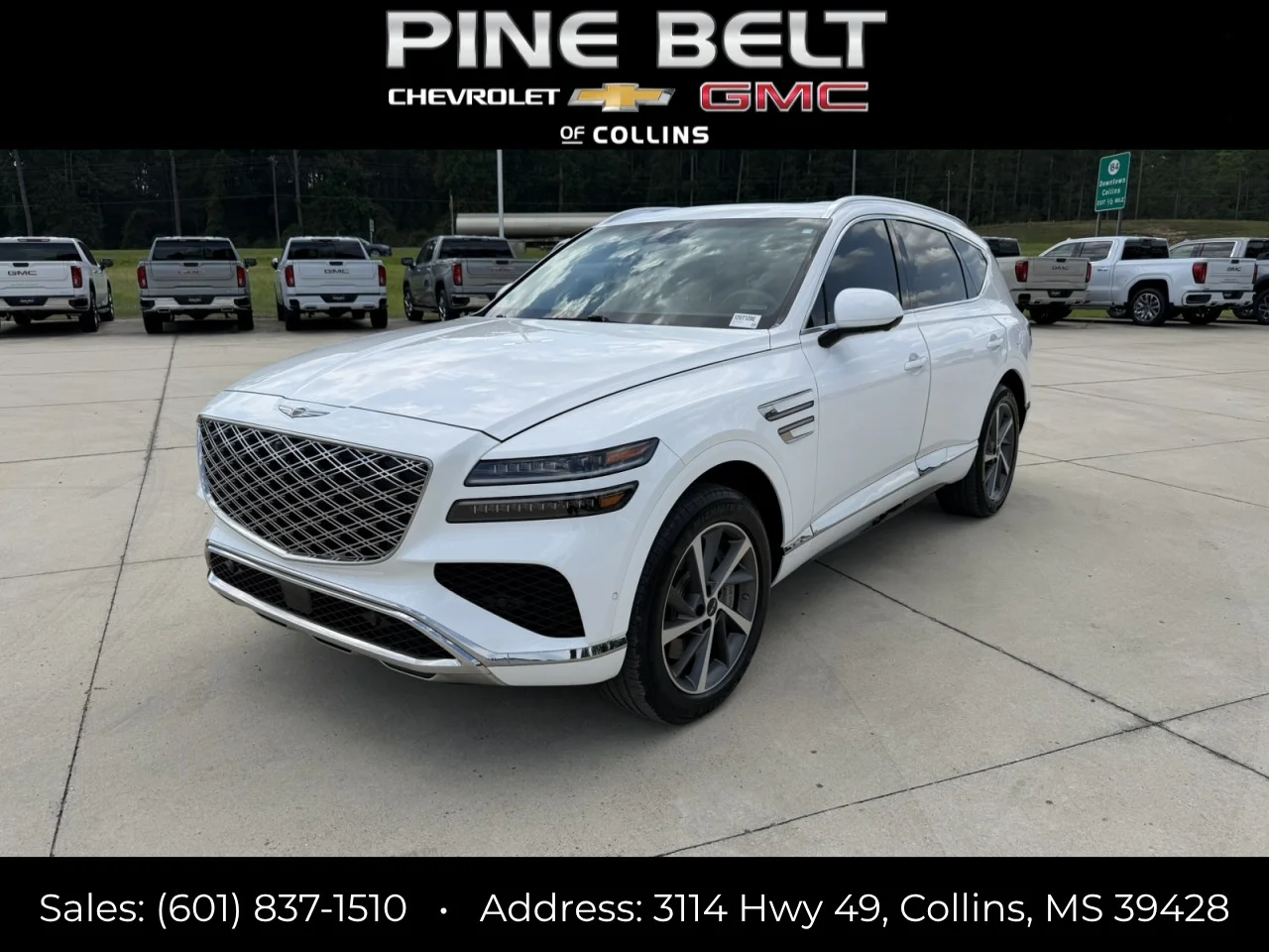 Used 2025 White Genesis 2.5T Advanced image 1