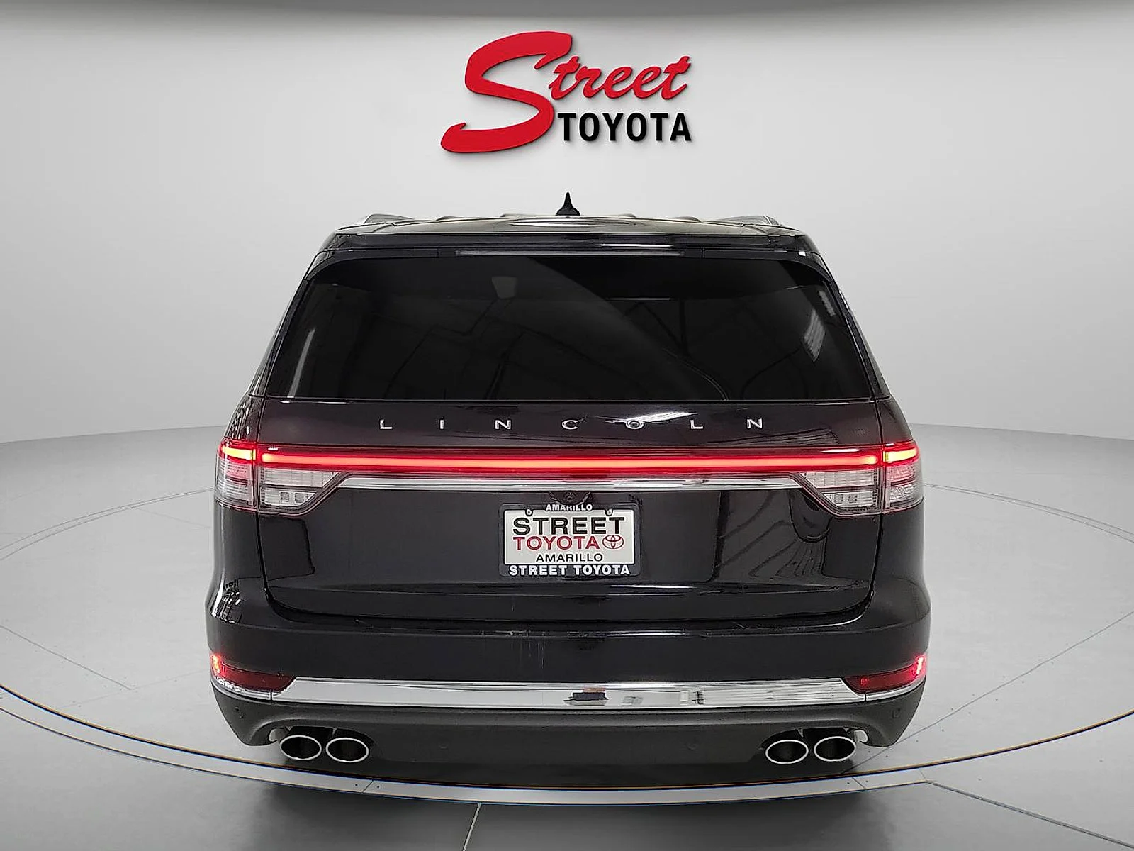 Used 2024 Black Lincoln Reserve image 3