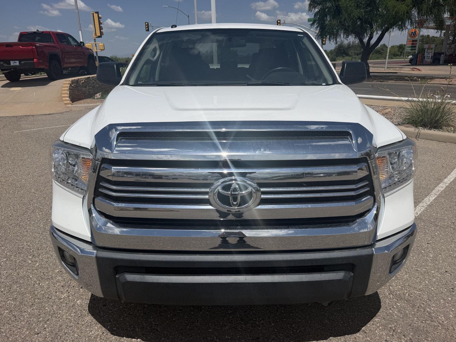 Used 2017 Super White Toyota SR5 image 8