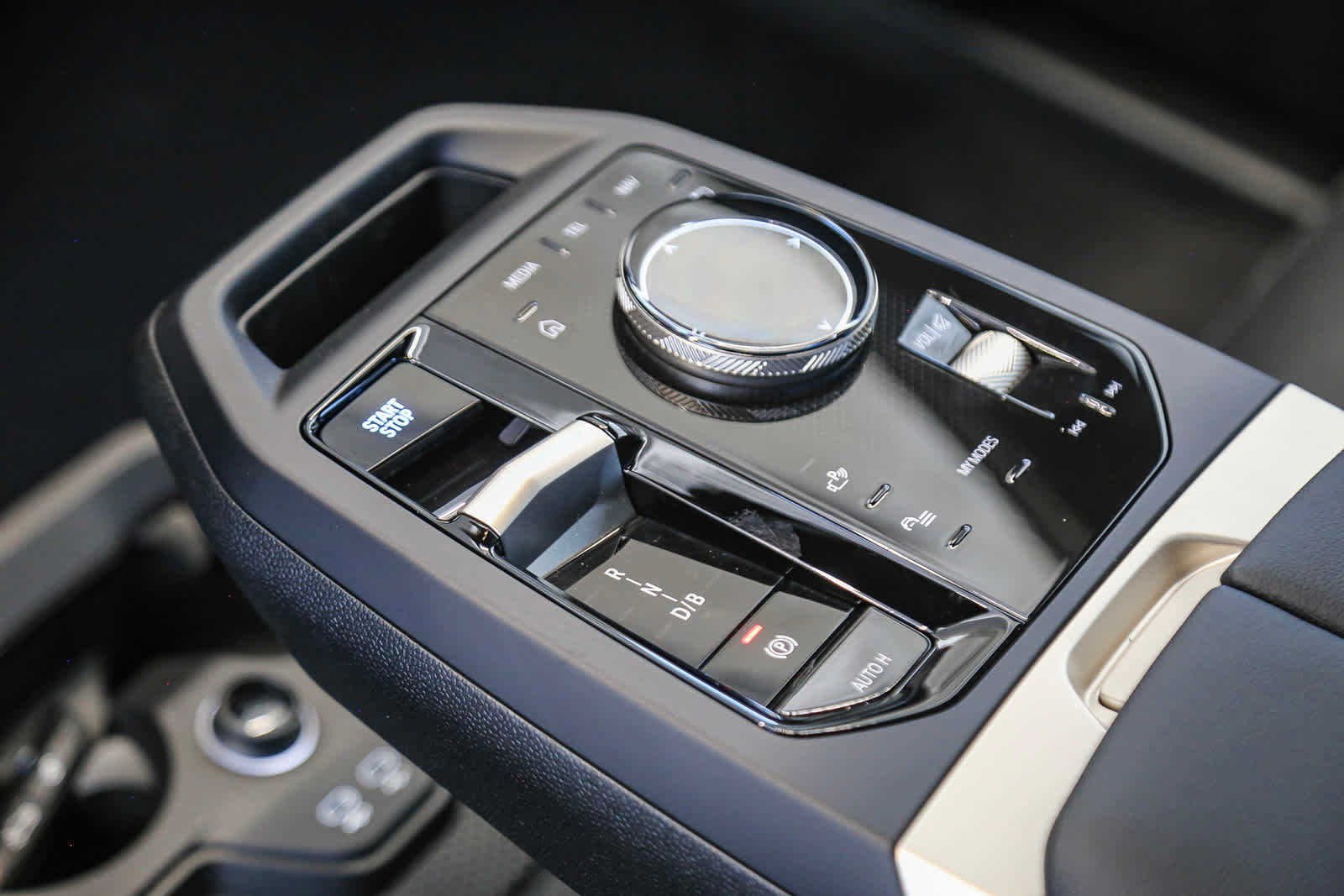 2025 BMW iX 50 - Photo 20