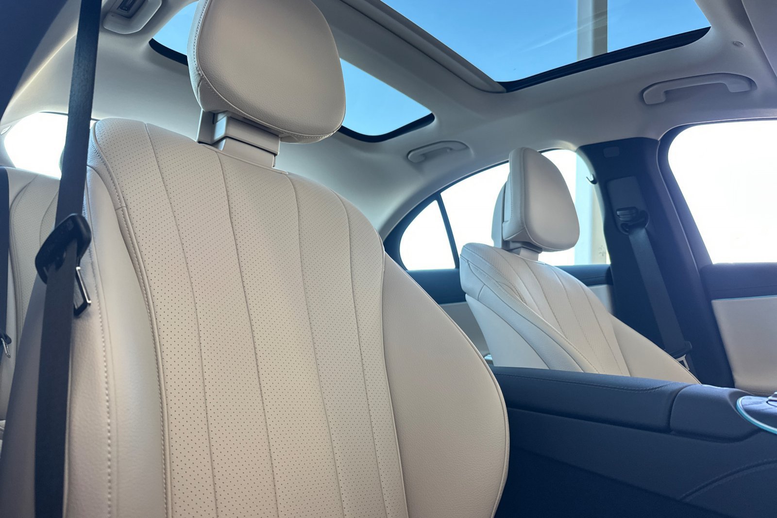 2026 Mercedes-Benz E-Class E350 - Photo 32