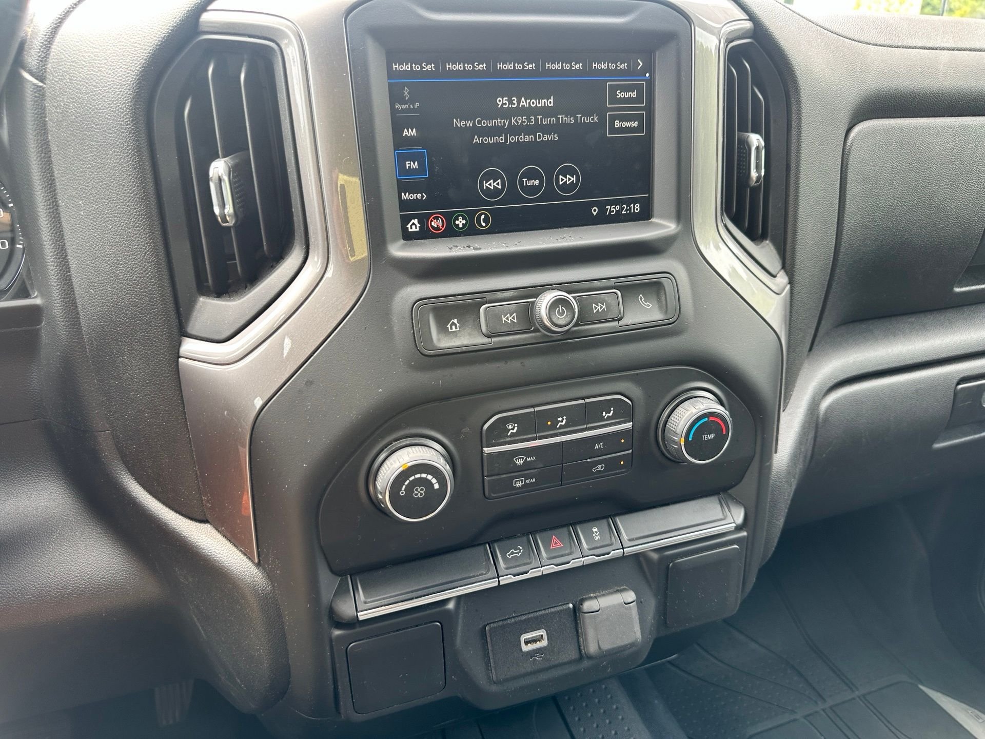 Used 2019 White Chevrolet Custom image 17