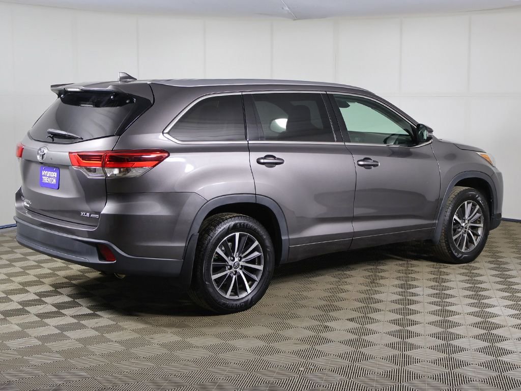 2017 Toyota Highlander XLE - Photo 11