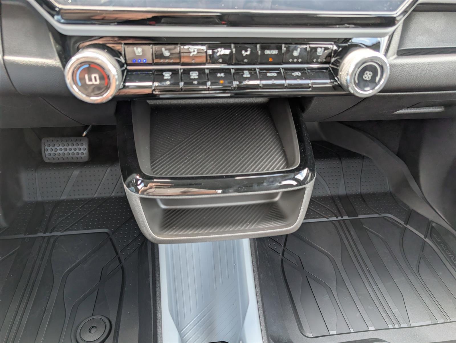 New 2027 Mosaic Black Metallic Chevrolet RS image 29