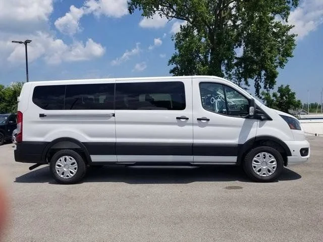 New 2026 Oxford White Ford Passenger Van XLT image 4