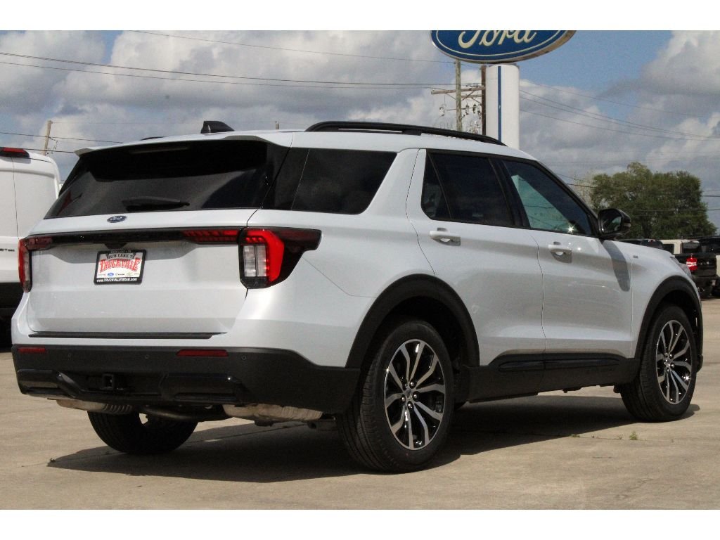 New 2026 Space White Metallic Ford ST-Line image 28