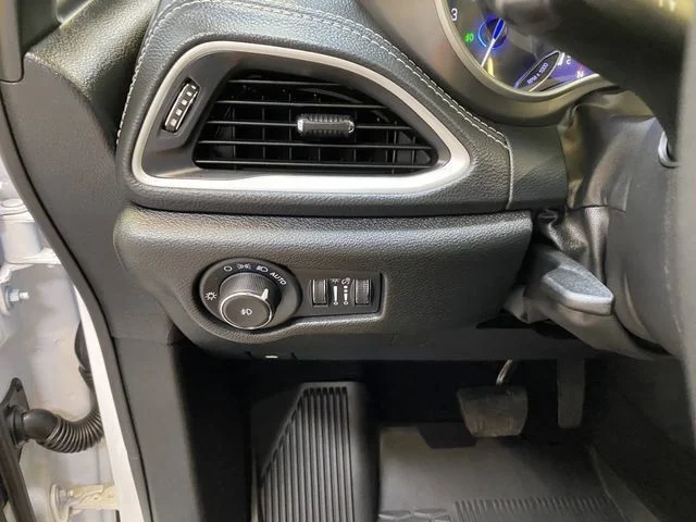 2026 Chrysler Pacifica Select - Photo 36
