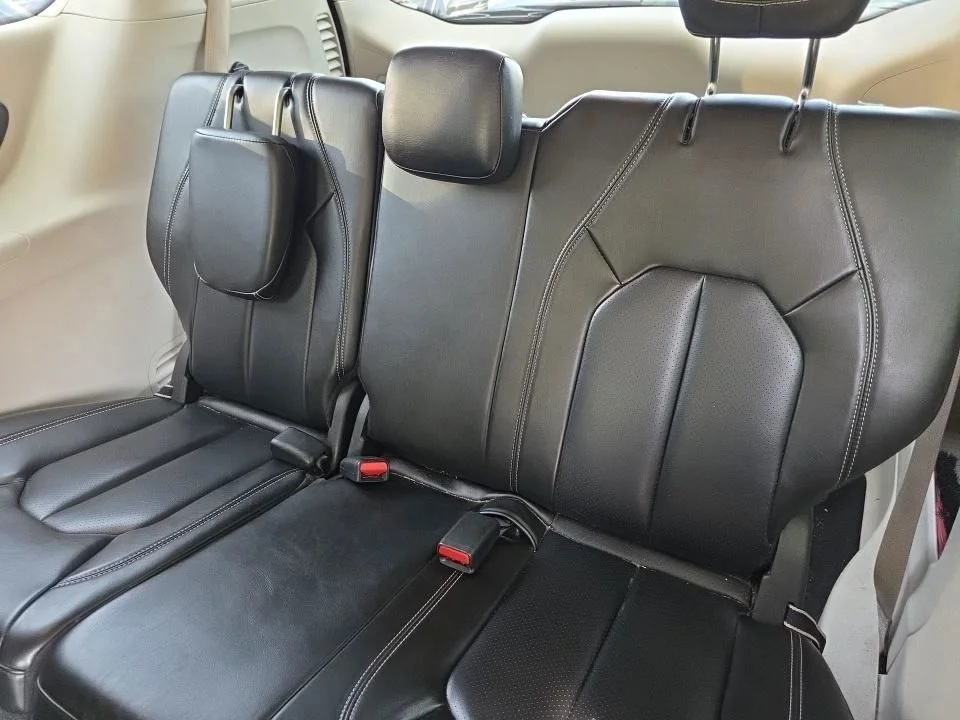 Used 2023 Black Chrysler Touring L image 11