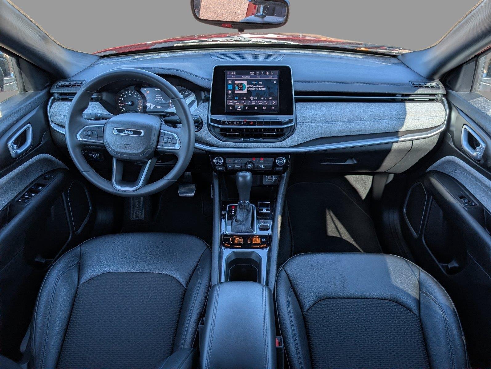 Used 2025 Red Hot Pearlcoat Jeep Latitude image 25