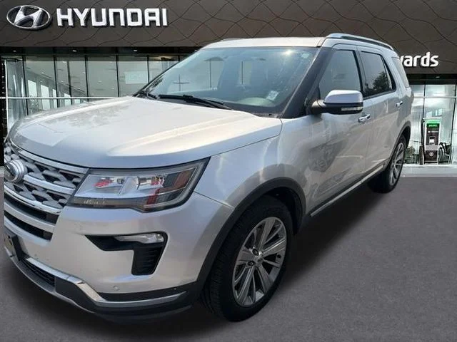 Used 2018 Silver Ford Limited image 2