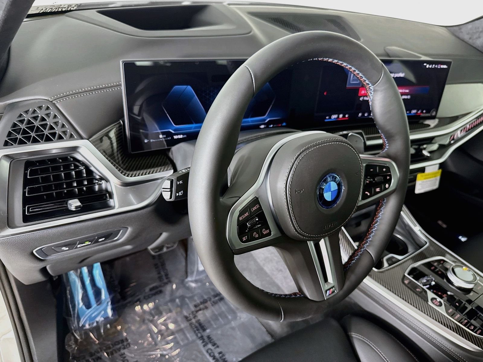 New 2027 Alpine White BMW M60i image 9