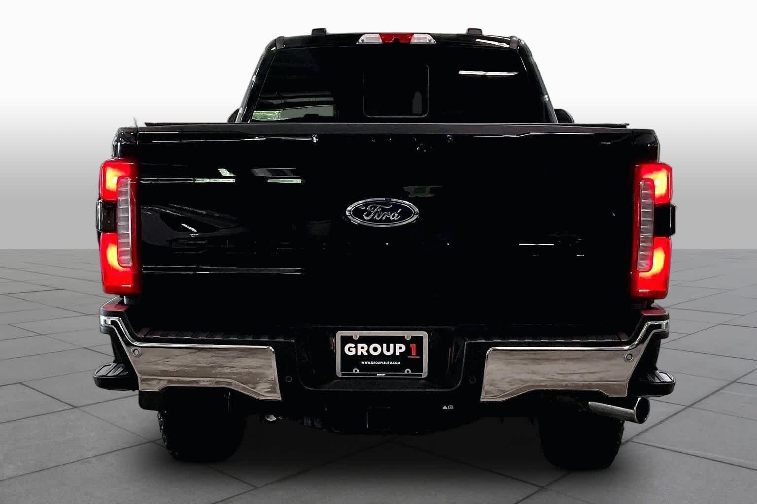 Used 2025 Agate Black Metallic Ford LARIAT image 5