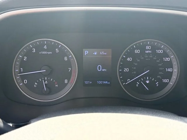 Used 2020 Black Hyundai SE image 22