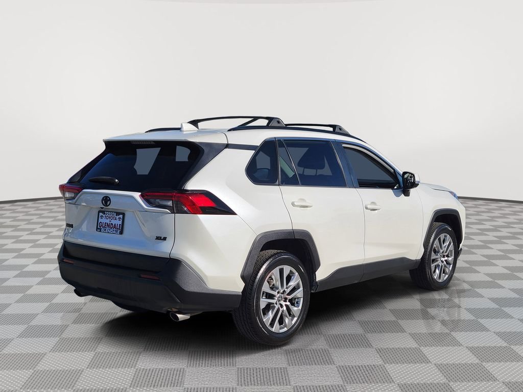 Used 2021 Blizzard Pearl Toyota XLE Premium image 4
