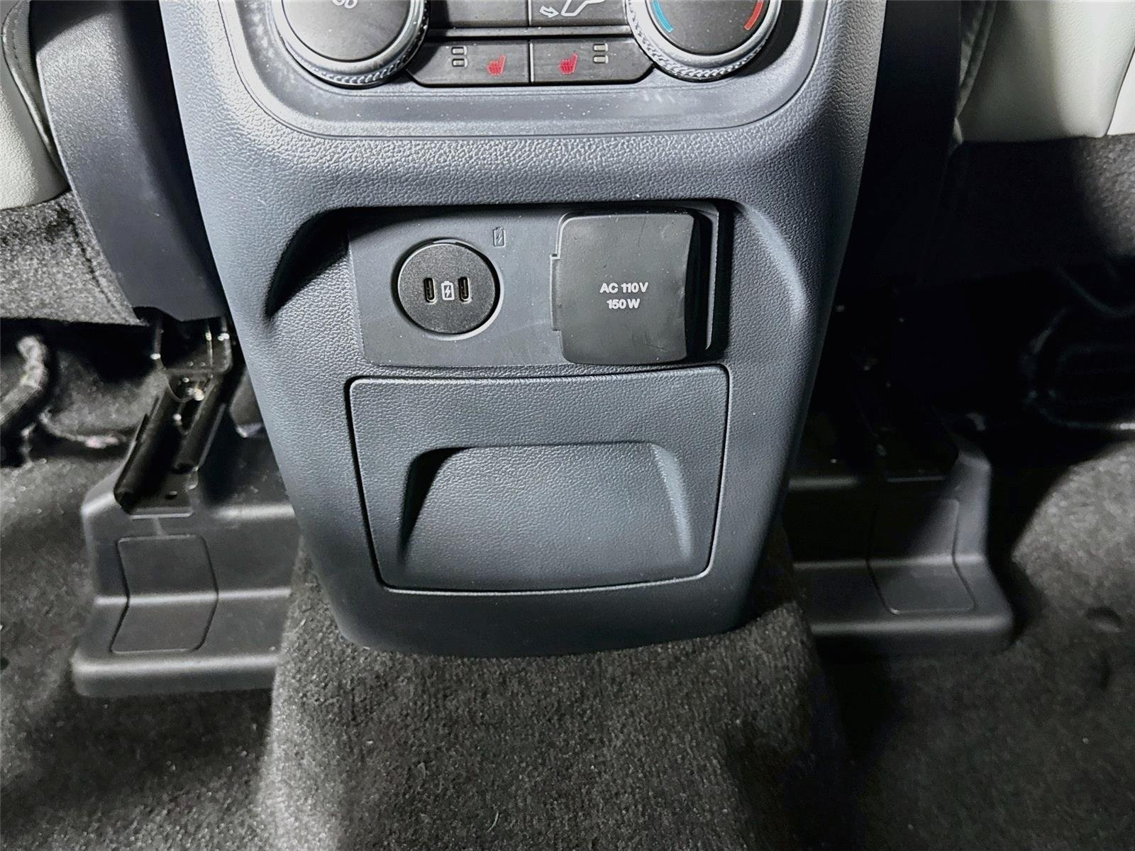 Used 2025 White Metallic Ford Platinum image 28